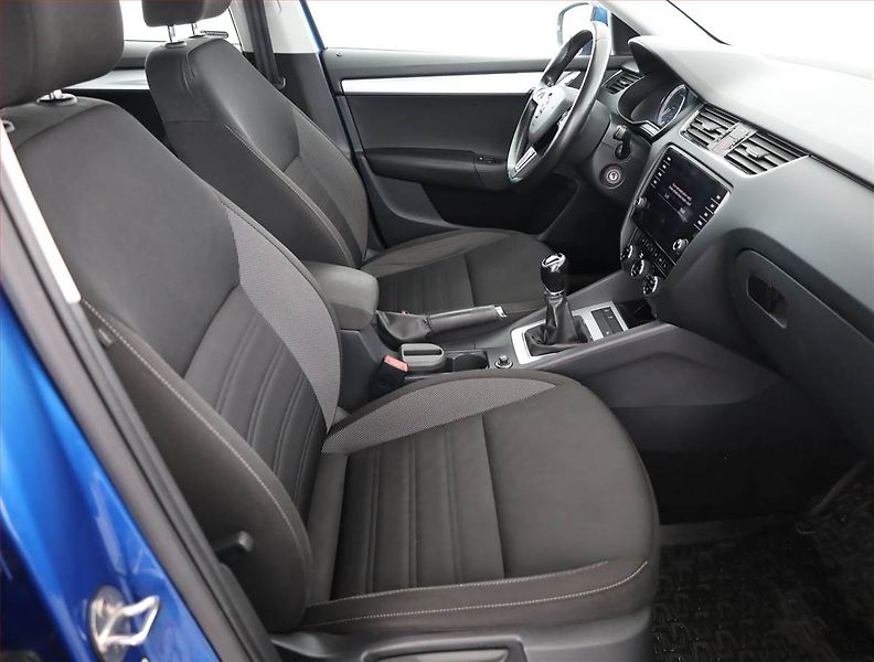 Škoda Octavia (2019) Style Plus 1.5 TSI, Navi - fotka 7 z 21