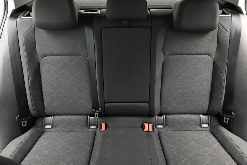 Volkswagen Golf 2,0 TDI 85 kW Life Záruka až 5 - fotka 28 z 31