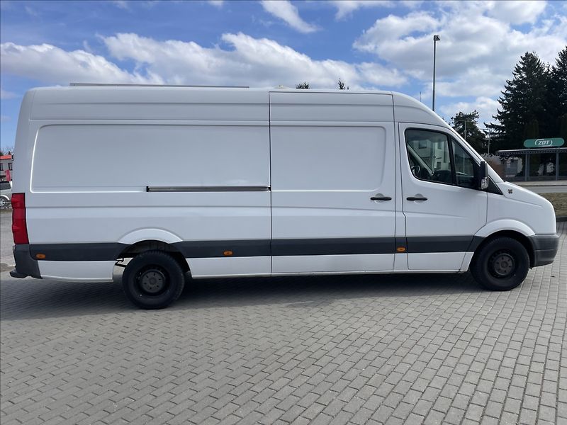 Volkswagen Crafter 2,0 TDi 120kw polointegrovaný - fotka 31 z 42