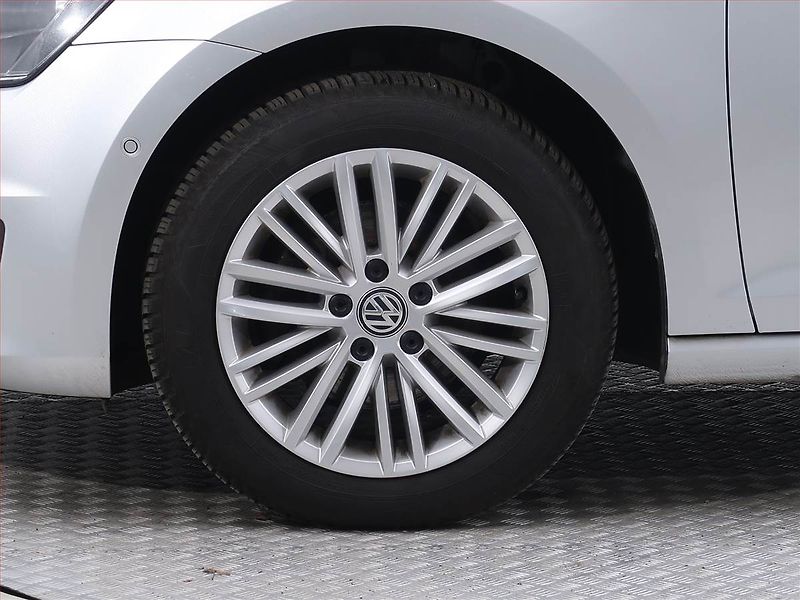 Volkswagen Golf (2014) 1.6 TDI, Navi, Tempomat - fotka 15 z 19