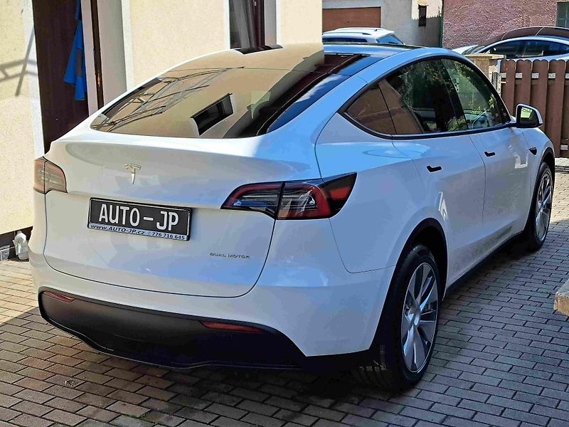 Tesla Model Y (2023) AWD Long Range  ACC  LED  NAVI - fotka 3 z 17