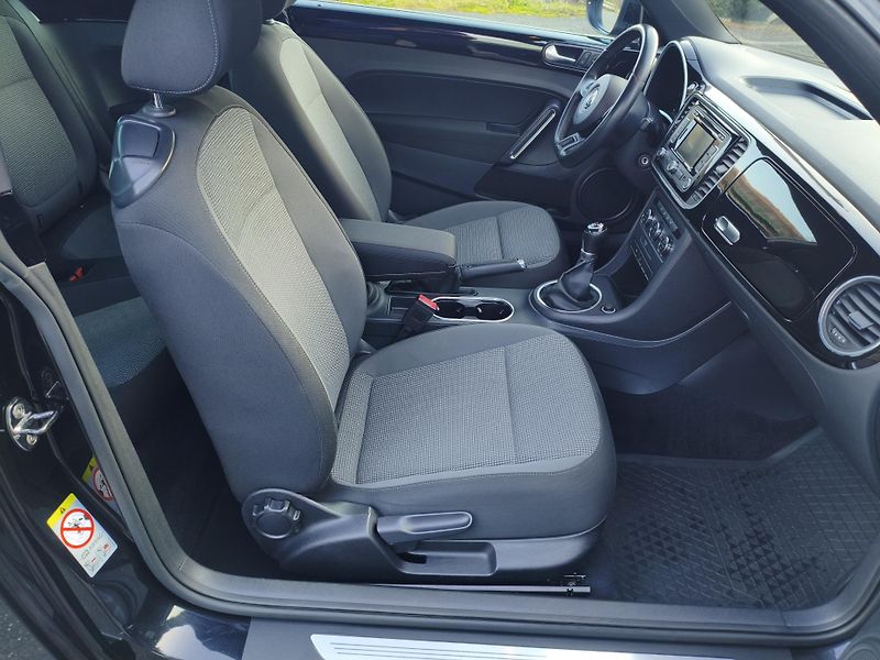 Volkswagen Beetle (2013) 1,2 TSI 77Kw Navi Top stav - fotka 14 z 30