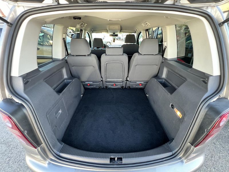 Volkswagen Touran United 1.4TSi 103kw TEMPOMAT - fotka 25 z 40