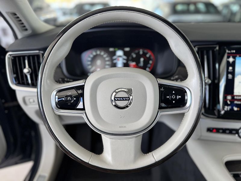Volvo V90 CC*D5 173kW*AWD*KeyLess*Tažné - fotka 23 z 34
