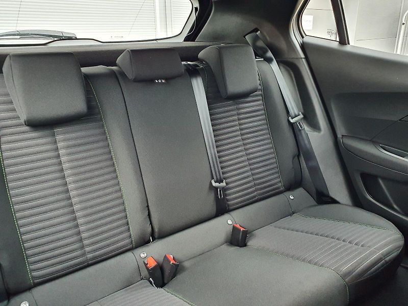 Peugeot 2008 (2026) BUSINESS T 100k MAN6 - fotka 17 z 18