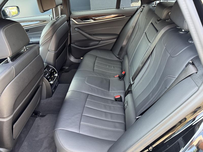 BMW Řada 5 (2023) 520xd, Luxury Line, Panorama - fotka 19 z 48