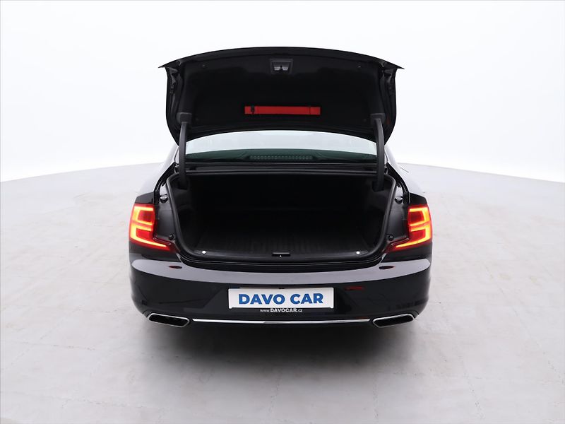 Volvo S90 2.0 D4 140kW CZ Inscription - fotka 9 z 29
