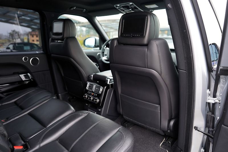 Land Rover Range Rover 3.0 SDV6 Vogue/4x4/260 PS/ČR - fotka 31 z 48