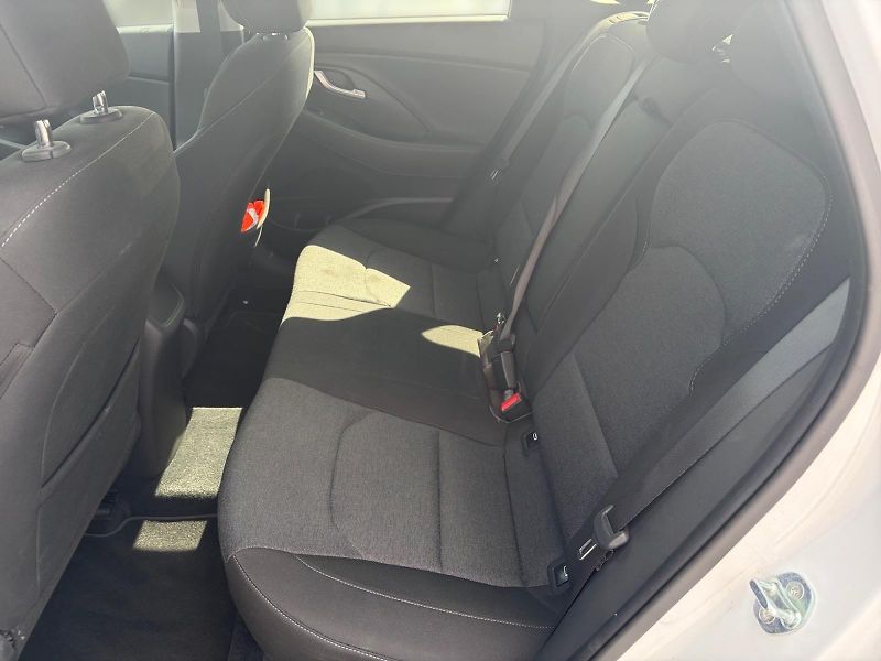 Hyundai i30 (2023) SMART 1.5T-GDI 118kW 1.CZ DPH - fotka 8 z 11