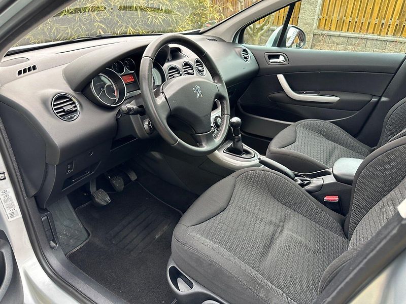 Peugeot 308 (2009) SW 1.6 16v 88kw - fotka 14 z 29