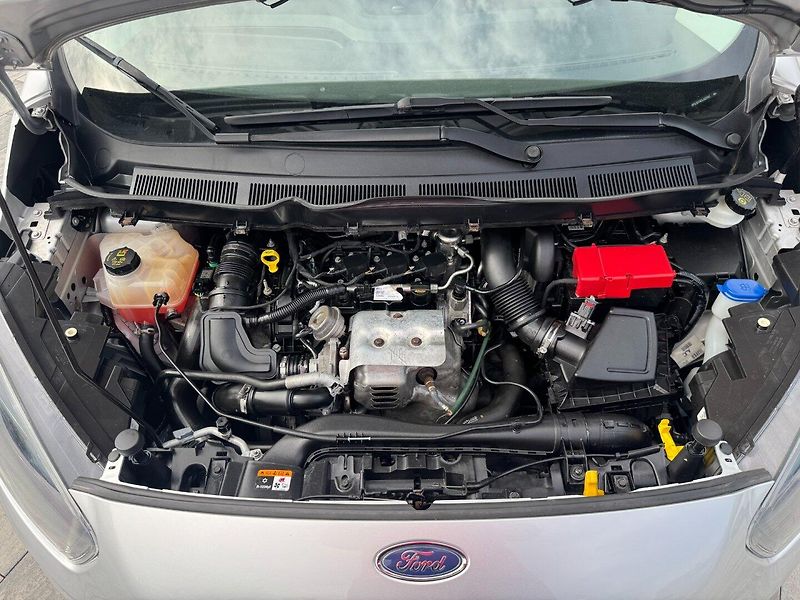 Ford Tourneo Courier (2019) 1.0 EcoBoost 73kW - fotka 25 z 29