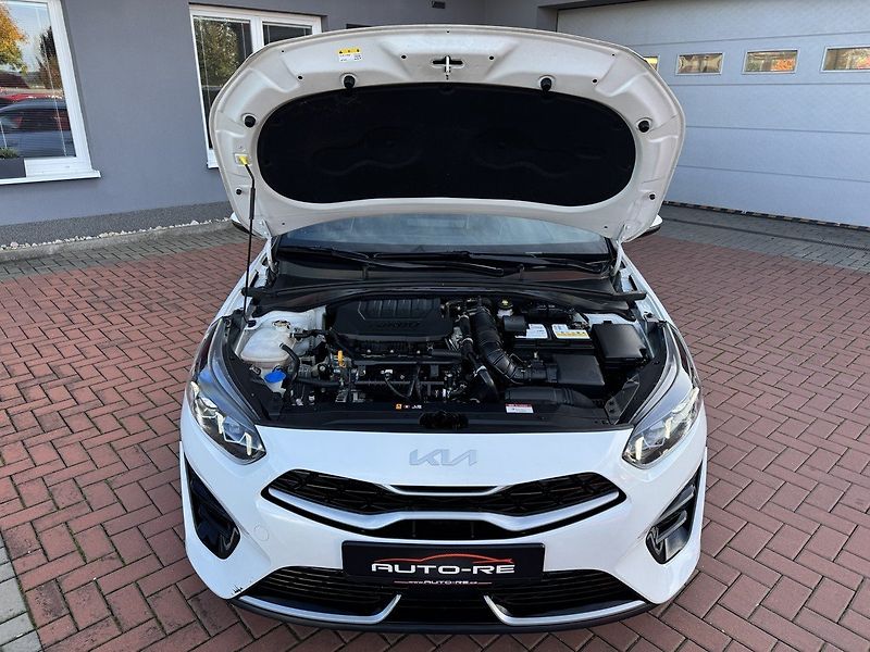 Kia Ceed (2022) 1.5i TGDi GT-Line Automat LED - fotka 33 z 49