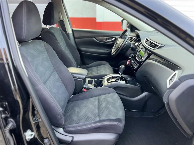 Nissan X-Trail 1,6 dCi  7-míst automat - fotka 21 z 38