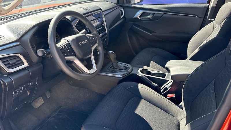 Isuzu D-Max (2025)  Double Cab AT 4x4 1.9 120kW - fotka 6 z 29