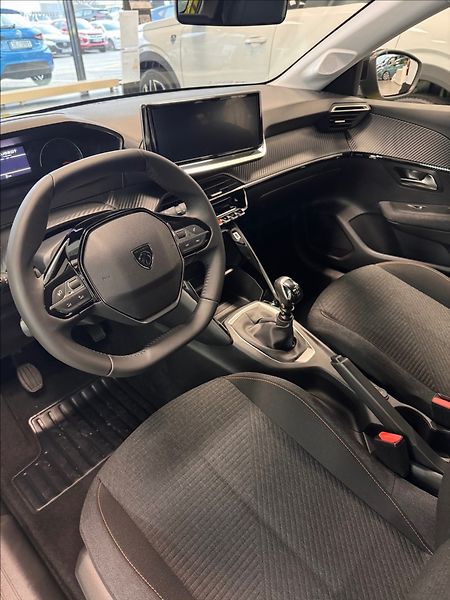 Peugeot 208 (2026) 1,2 STYLE Turbo 100 MAN6 - fotka 5 z 6