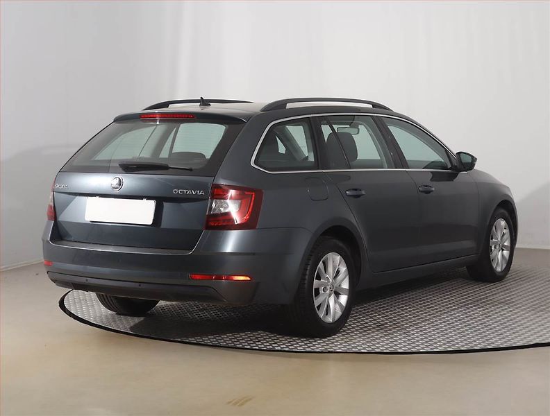 Škoda Octavia (2019) 1.6 TDI, Navi, Tempomat - fotka 5 z 16