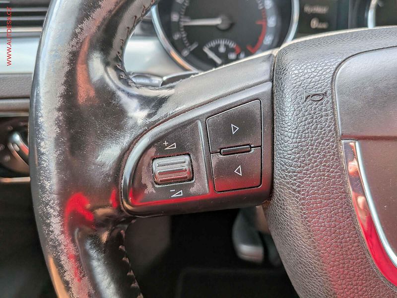 Škoda Superb (2008) 2.0TDi, ČR, Elegance, DSG - fotka 13 z 15