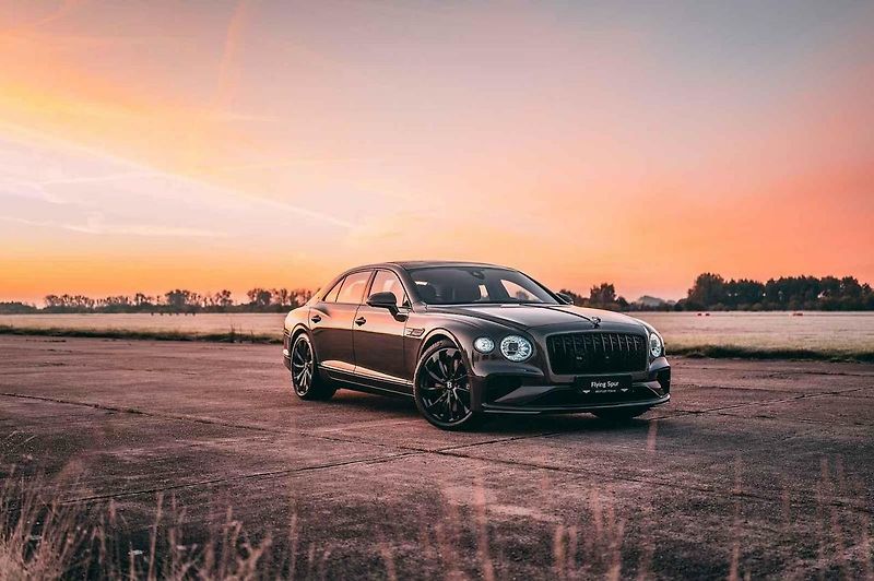 Auta se představila v novém showroomu Bentley v Praze.