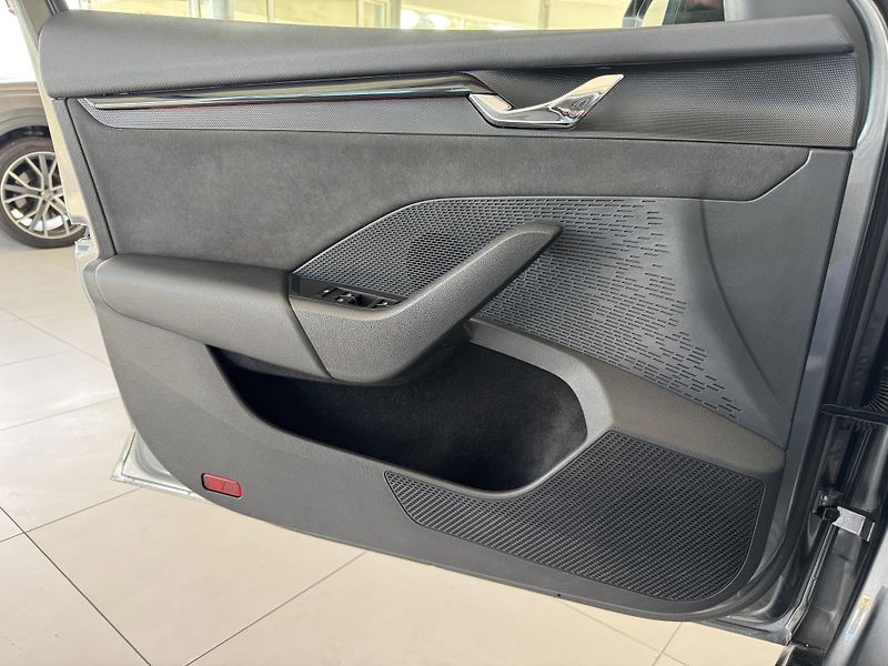 Škoda Octavia RS 2,0TDI*DSG*HUD*REZERVACE! - fotka 27 z 34
