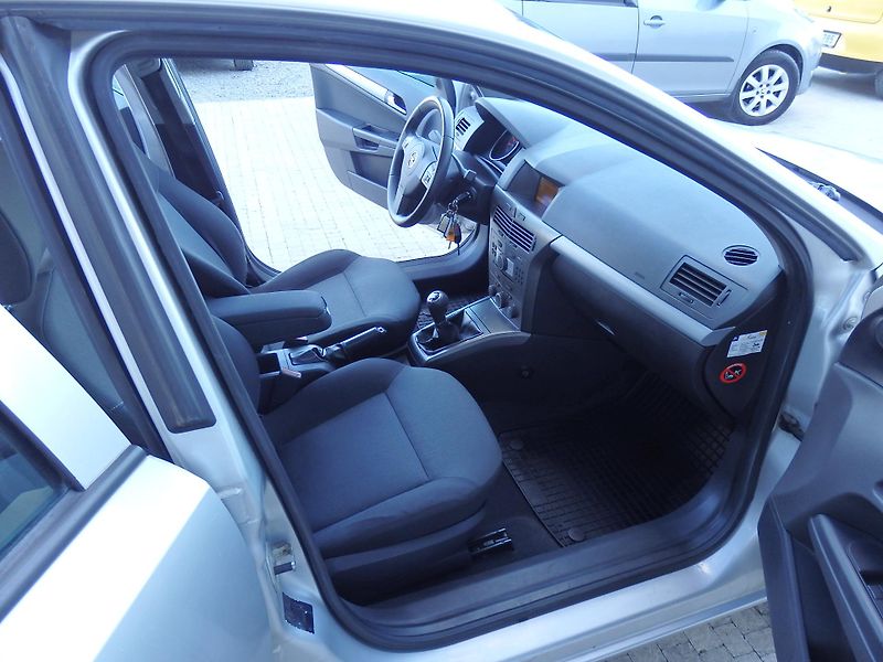 Opel Astra 1.6i 77 kW ZÁLOHOVÁNO - fotka 10 z 13