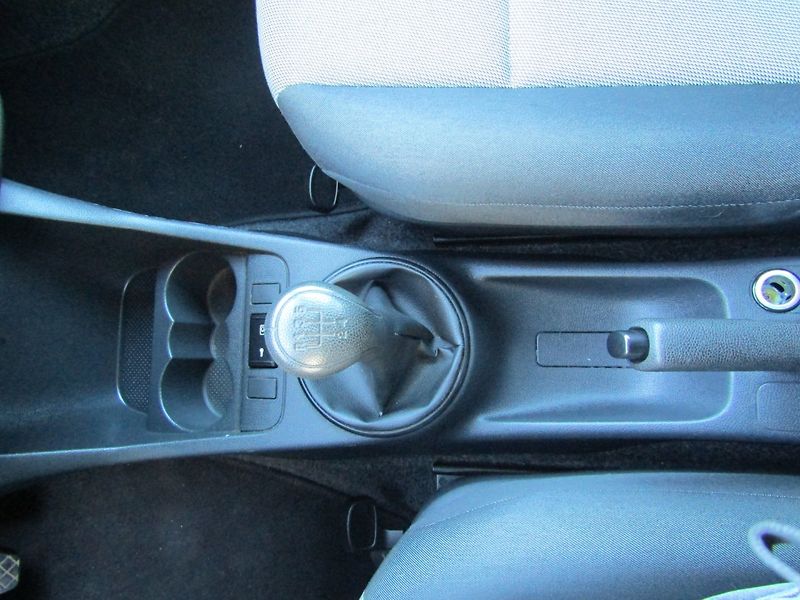 Škoda Fabia (2012) 1.2 12v 44kW ZIMNÍ PNEU - fotka 32 z 34