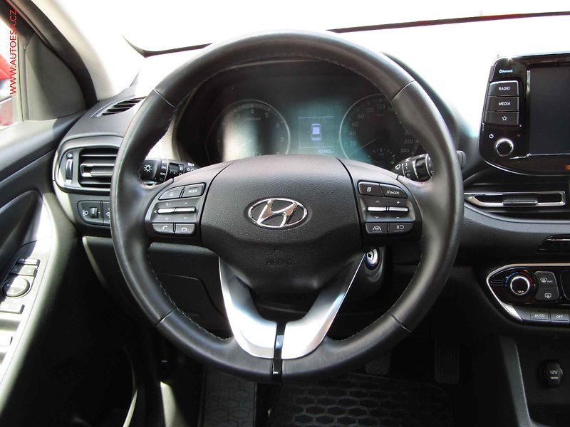 Hyundai i30 (2023) 1.0 T-GDi, ČR, Smart - fotka 13 z 19