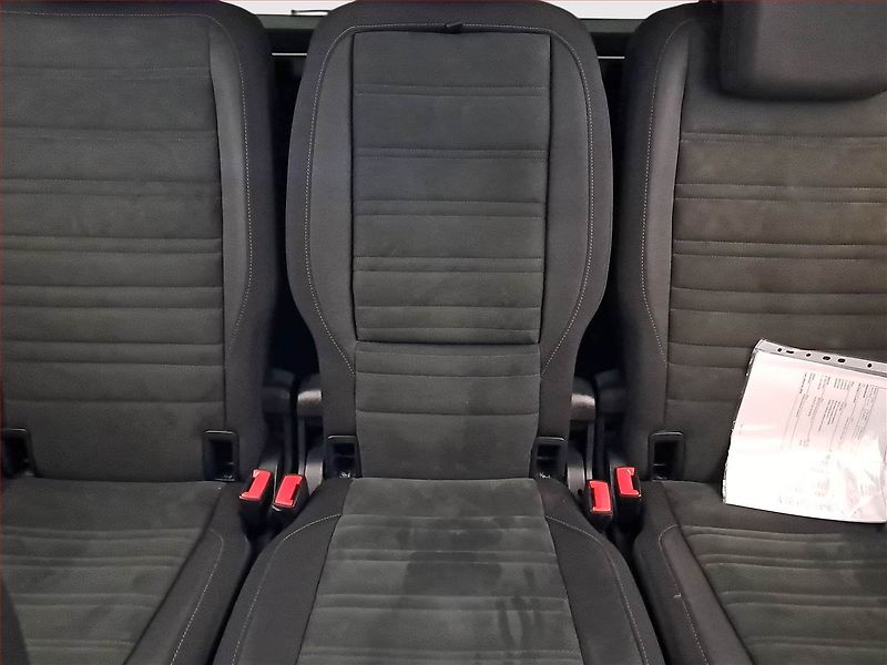 Volkswagen Touran (2018) R-Line 1.5 TSI - fotka 10 z 21