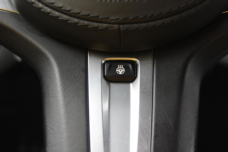 BMW Řada 5 530d xDrive Touring Mpaket - fotka 10 z 21