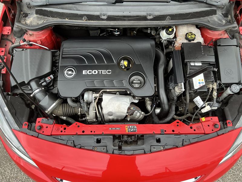 Opel Astra 1.6 TURBO 125KW,EXCLUSIVE,1MAJ - fotka 40 z 43