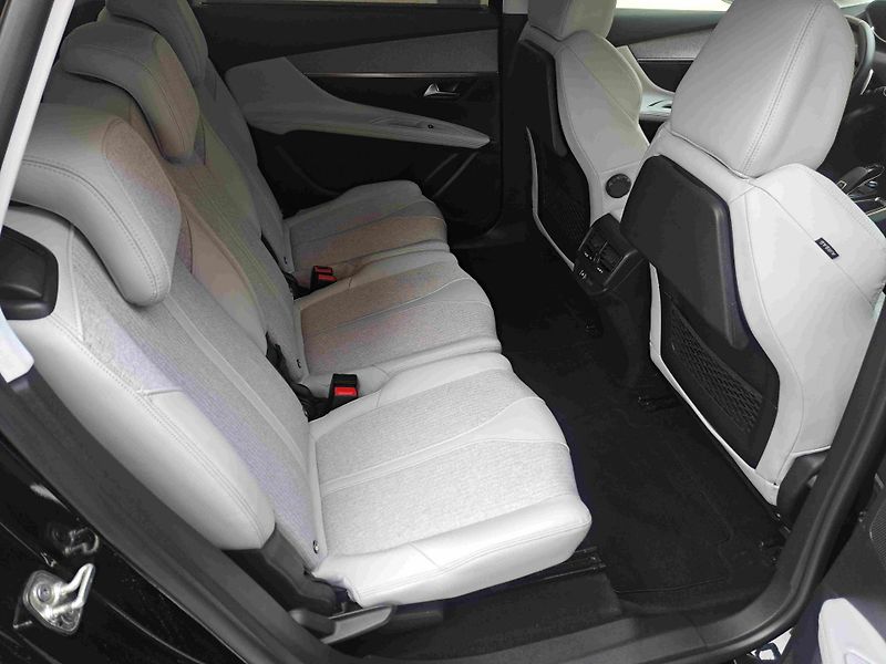 Peugeot 5008 (2020) 1,2PT EAT8 ALLURE - fotka 12 z 26