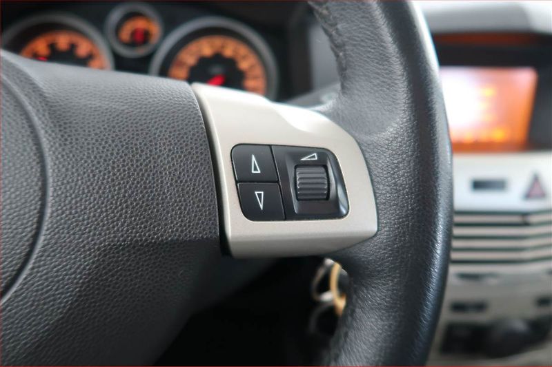Opel Astra (2008) 1.6 16V, Serv.kniha - fotka 16 z 17
