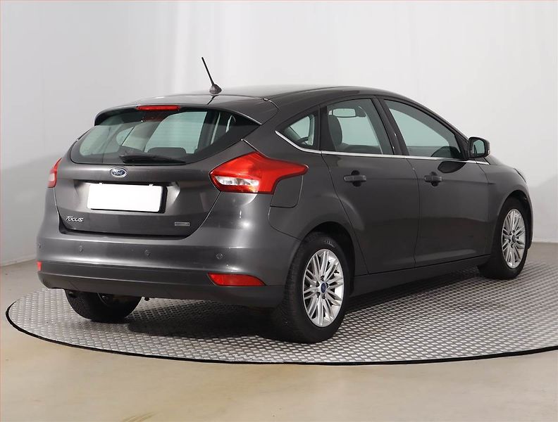 Ford Focus (2018) 1.0 EcoBoost, Tempomat - fotka 5 z 17