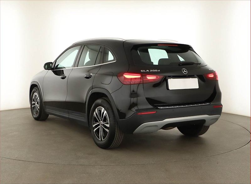 Mercedes-Benz GLA (2024) 200 d 4MATIC - fotka 4 z 21