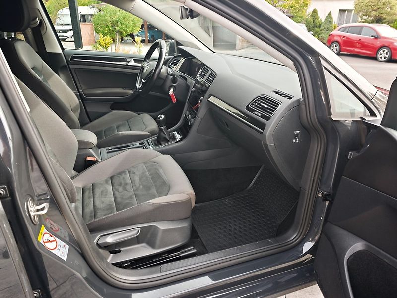 Volkswagen Golf (2019) 1,5 TSI 110 KW Highline - fotka 18 z 33