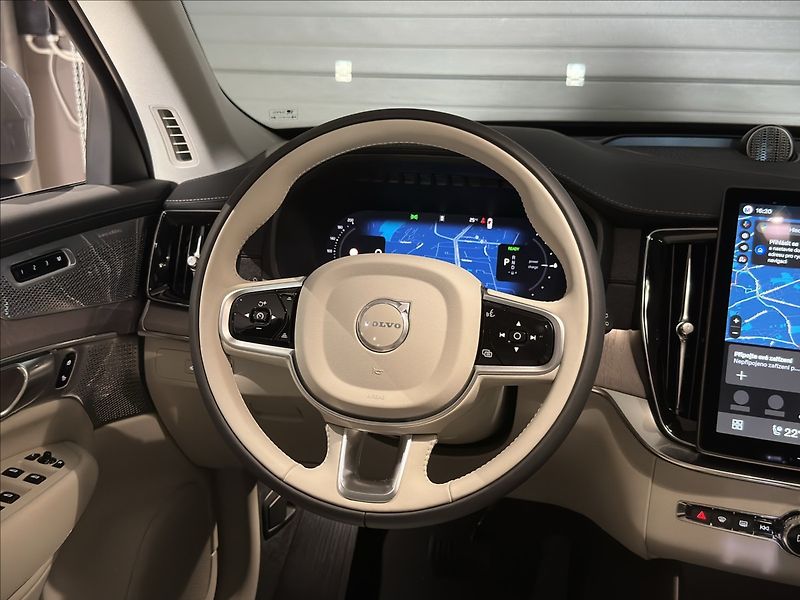 Volvo XC90 (2026) 2,0 T8  Plus Bright - fotka 23 z 41