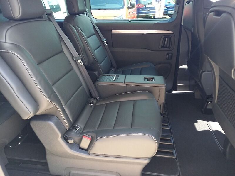Toyota ProAce Verso 2,2 L1 AT8 7S VIP - fotka 10 z 18