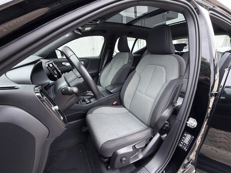 Volvo XC40 T2 FWD // CORE // PANORAMA - fotka 11 z 30