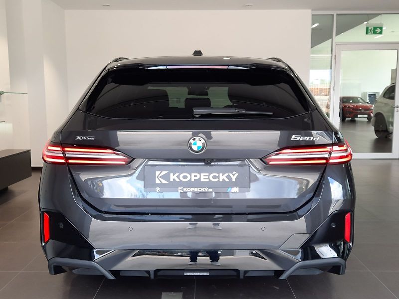 BMW Řada 5 (2025) 520d xDrive Touring M Sport - fotka 7 z 15