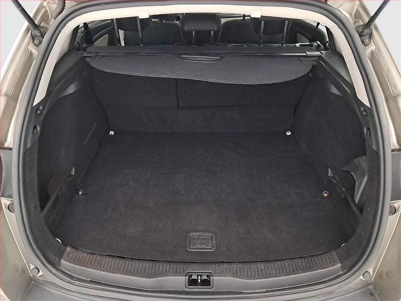 Renault Mégane (2012) 1.5 dCi, po STK, Tažné - fotka 14 z 16