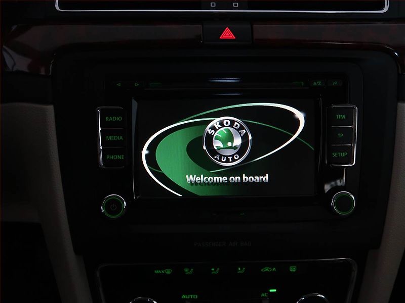 Škoda Superb (2009) 2.0 TDI, Xenony, Tempomat - fotka 12 z 13