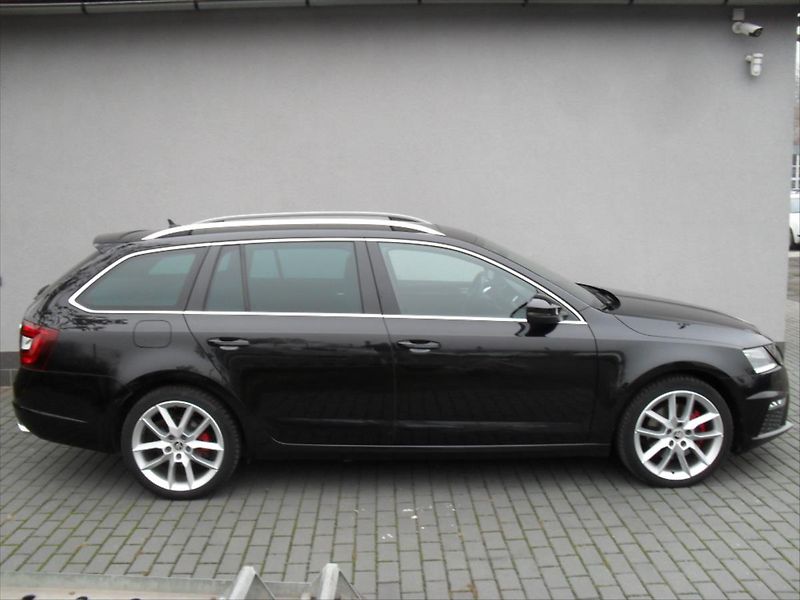 Škoda Octavia 2,0 RS 4x4 DSG LED Panoram DPH - fotka 6 z 31