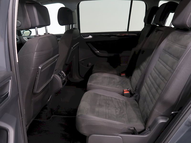 Volkswagen Touran (2023) HIGHLINE 2.0TDI DSG - fotka 16 z 37