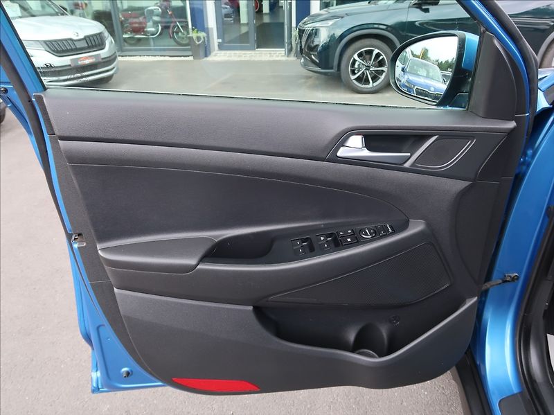 Hyundai Tucson 2,0 CRDi,100kW,1majČR,4x4,S.kn - fotka 21 z 31
