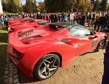 Luxusní supersporty projely západ Čech, milionové rarity přibrzdily v Kynžvartu