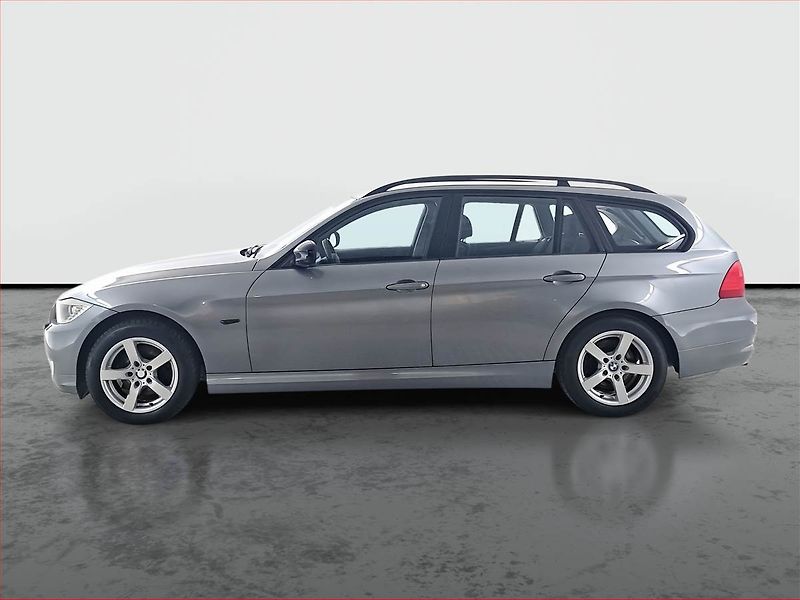 BMW Řada 3 (2009) 318 i, Tempomat - fotka 3 z 18