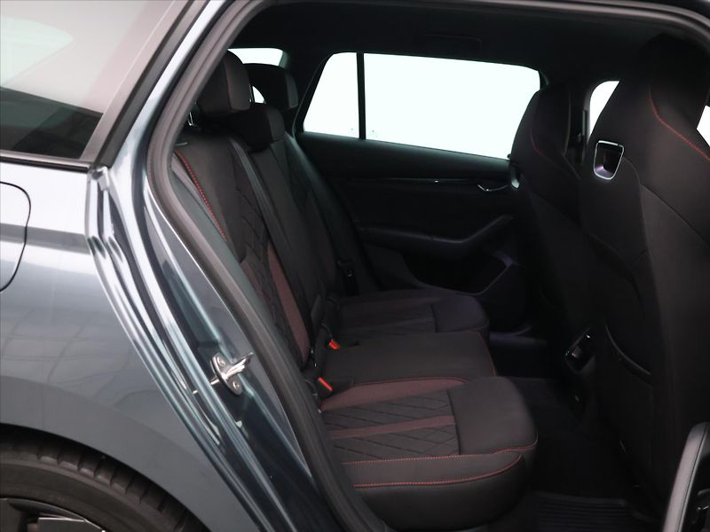 Škoda Octavia 2,0 TSI RS 180kW CZ DPH - fotka 13 z 32