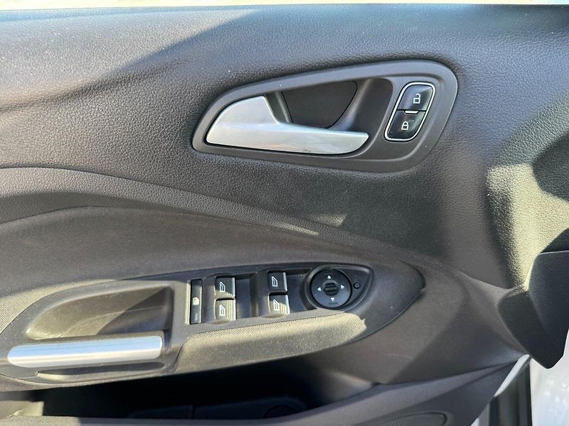Ford C-MAX (2017) 1,5 Eco Boost 110 Kw Automat - fotka 30 z 35