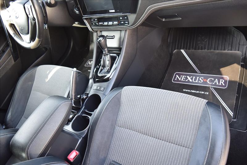 Toyota Auris 1,2 i 85KW XENONY AUTOMAT ALU - fotka 23 z 55