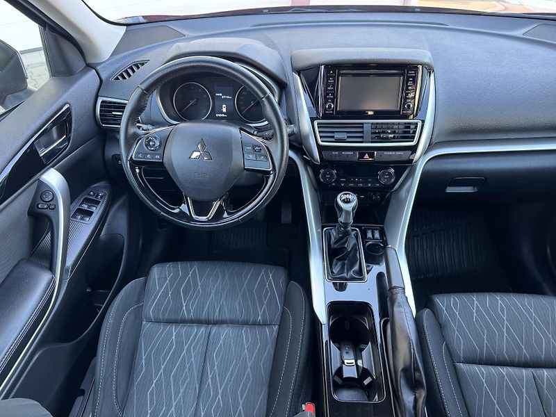 Mitsubishi Eclipse Cross 1,5T INTENSE,ČR,1.MAJ. - fotka 15 z 19