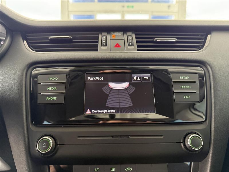 Škoda Octavia 1,6   TDI 66kW,SERVISKA,2.MAJ, - fotka 16 z 23